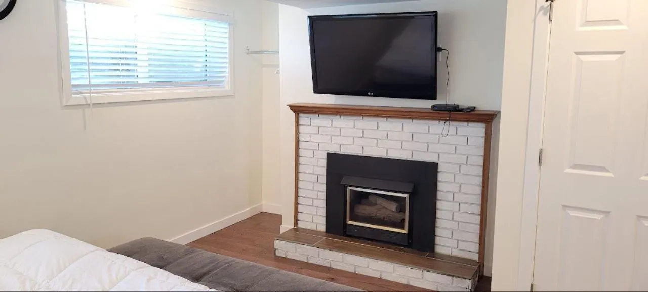 Private Studio Apartment House Calgary Homestay
