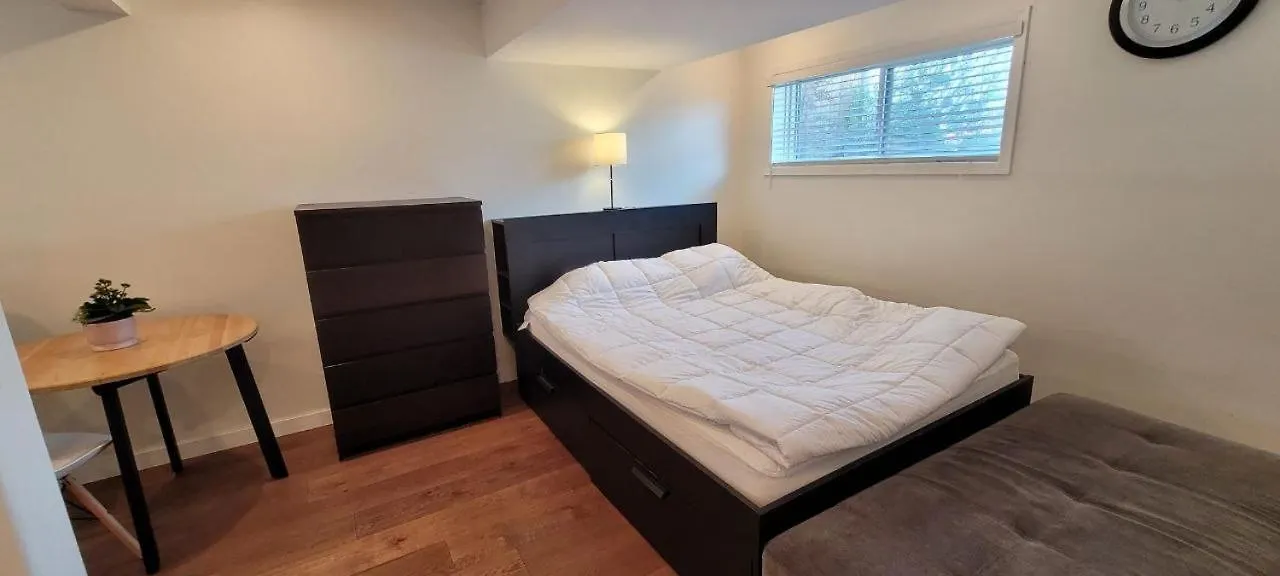 Homestay Private Studio Apartment House Calgary