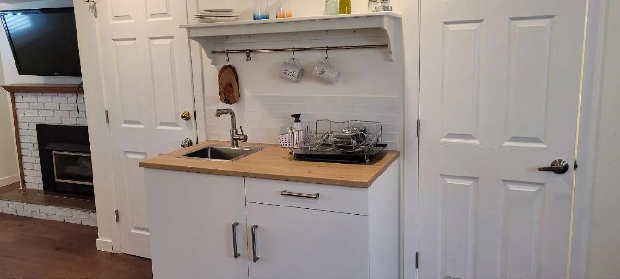 Private Studio Apartment House Calgary Homestay